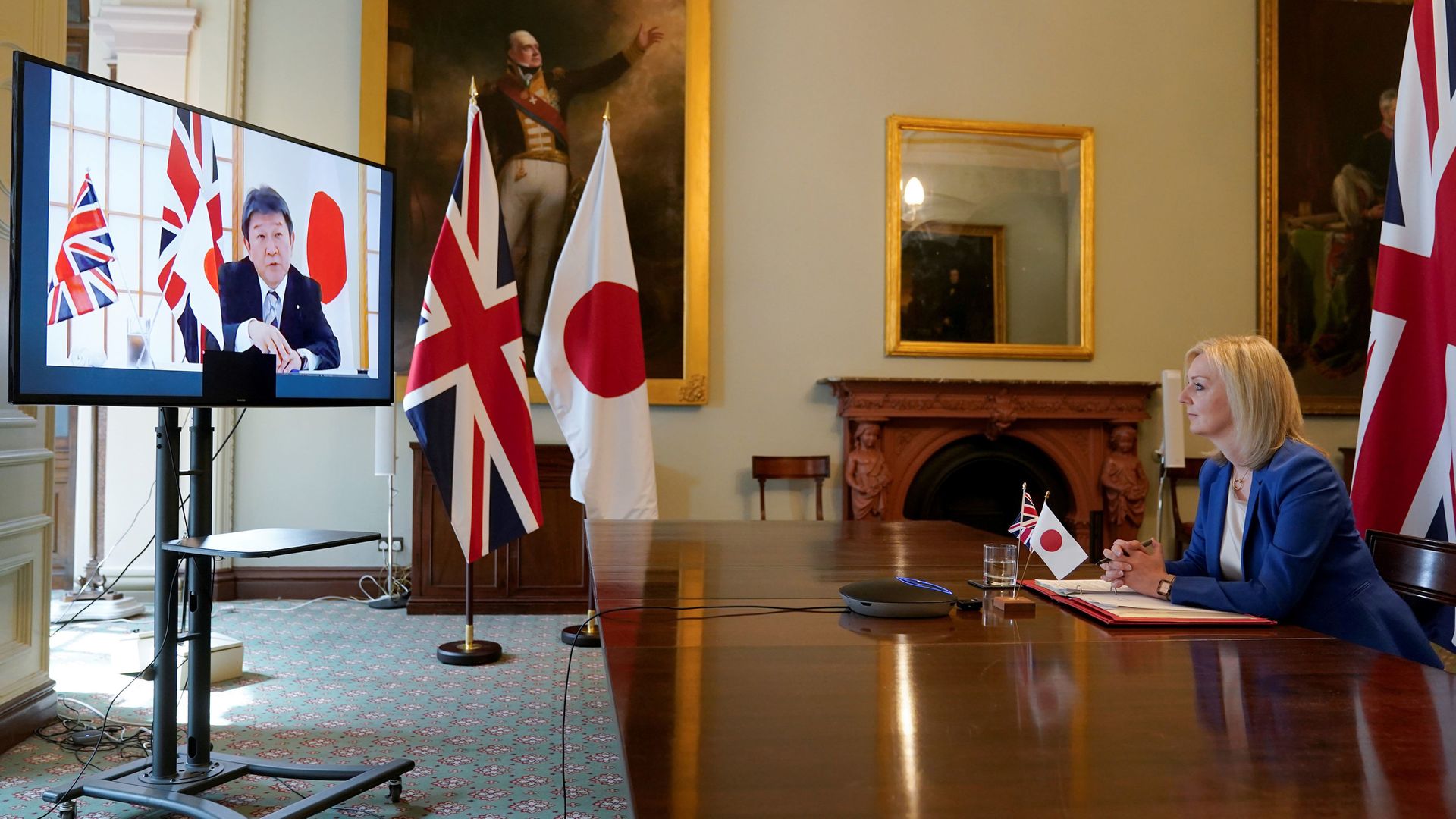 Liz Truss speaking to Japan's Minister for Foreign Affairs Toshimitsu Motegi - Credit: Downing Street/PA