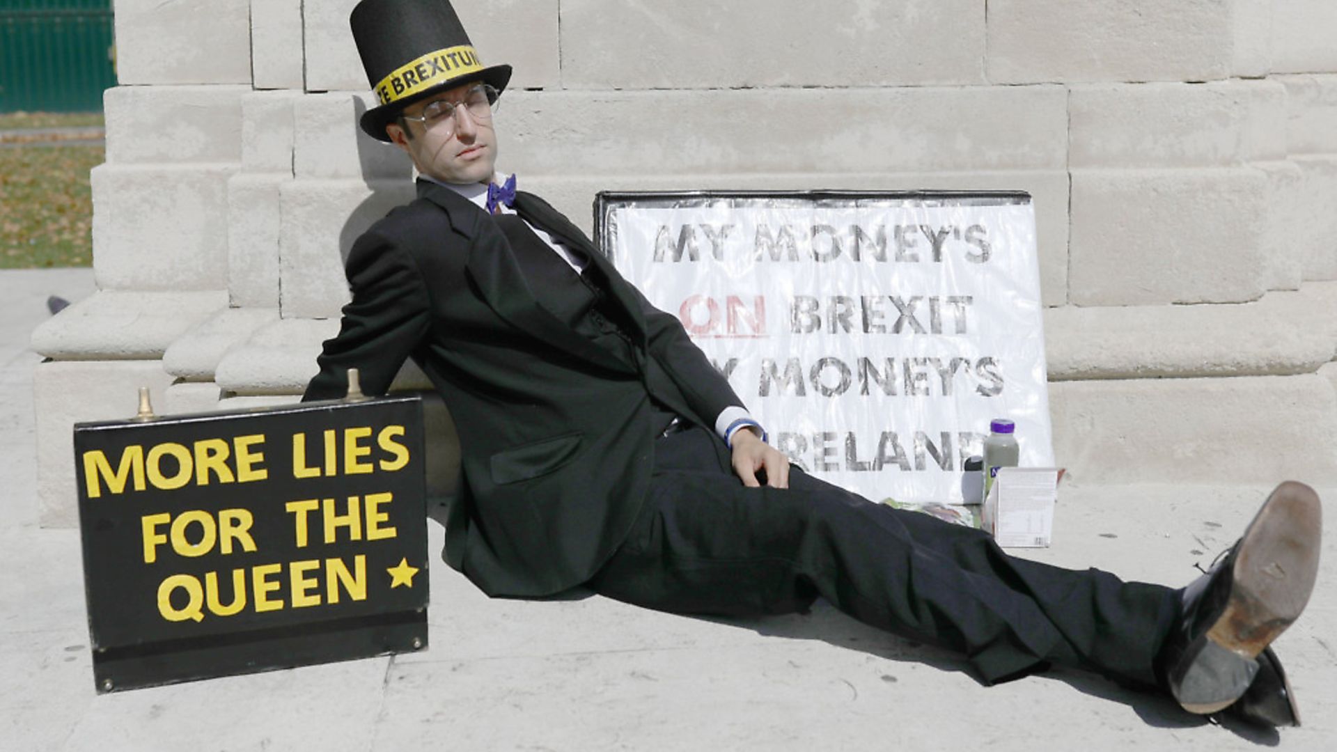 A Jacob Rees-Mogg lookalike campaigns against the prorogation of parliament. Photograph: Aaron Chown/PA. - Credit: PA Wire/PA Images