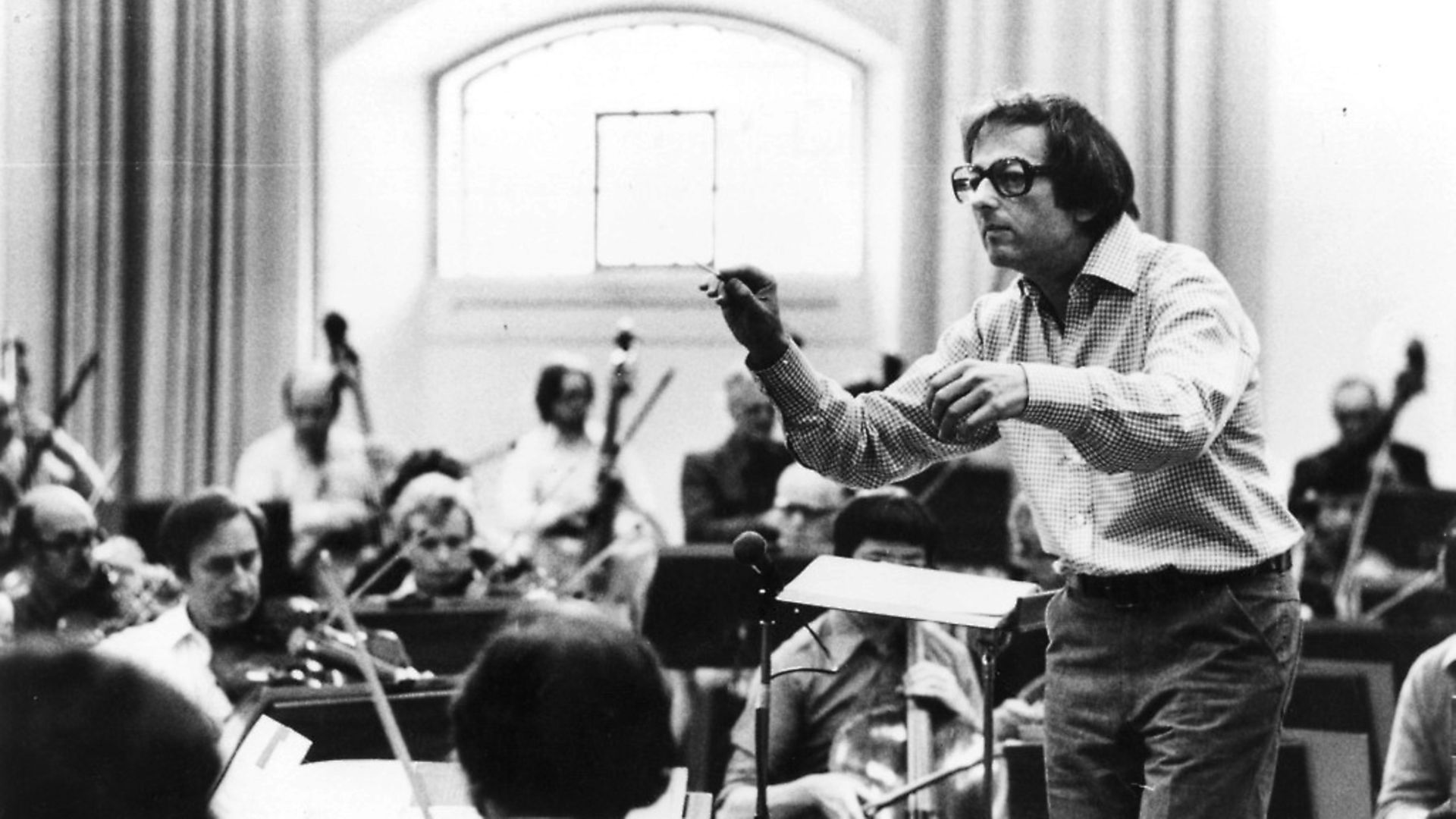 German-born American conductor and composer Andre Previn, musical director of the London Symphony Orchestra (1968 - 1979. Photo: John Minihan/Getty Images - Credit: Getty Images