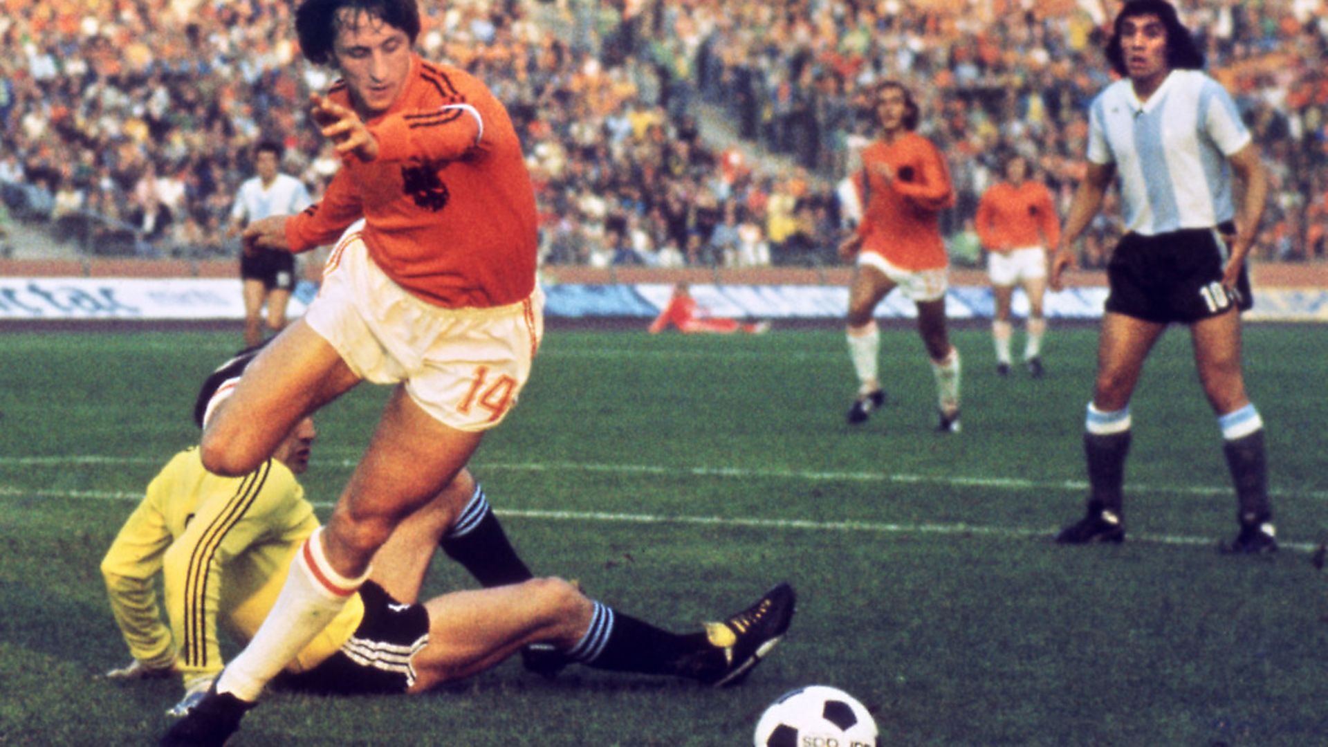 Dutch midfielder Johann Cruyff dribbles past Argentinian goalkeeper Daniel Carnevali on his way to scoring a goal.  Photo: STF/AFP via Getty Images) - Credit: AFP via Getty Images