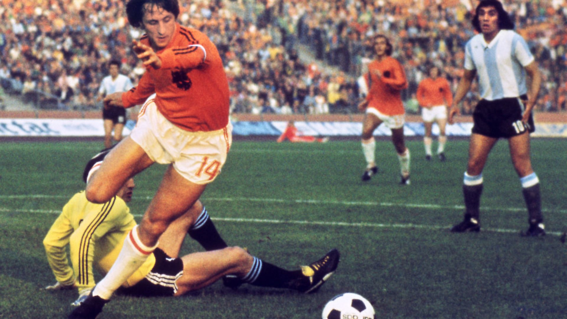 Dutch midfielder Johann Cruyff dribbles past Argentinian goalkeeper Daniel Carnevali on his way to scoring a goal.  Photo: STF/AFP via Getty Images) - Credit: AFP via Getty Images