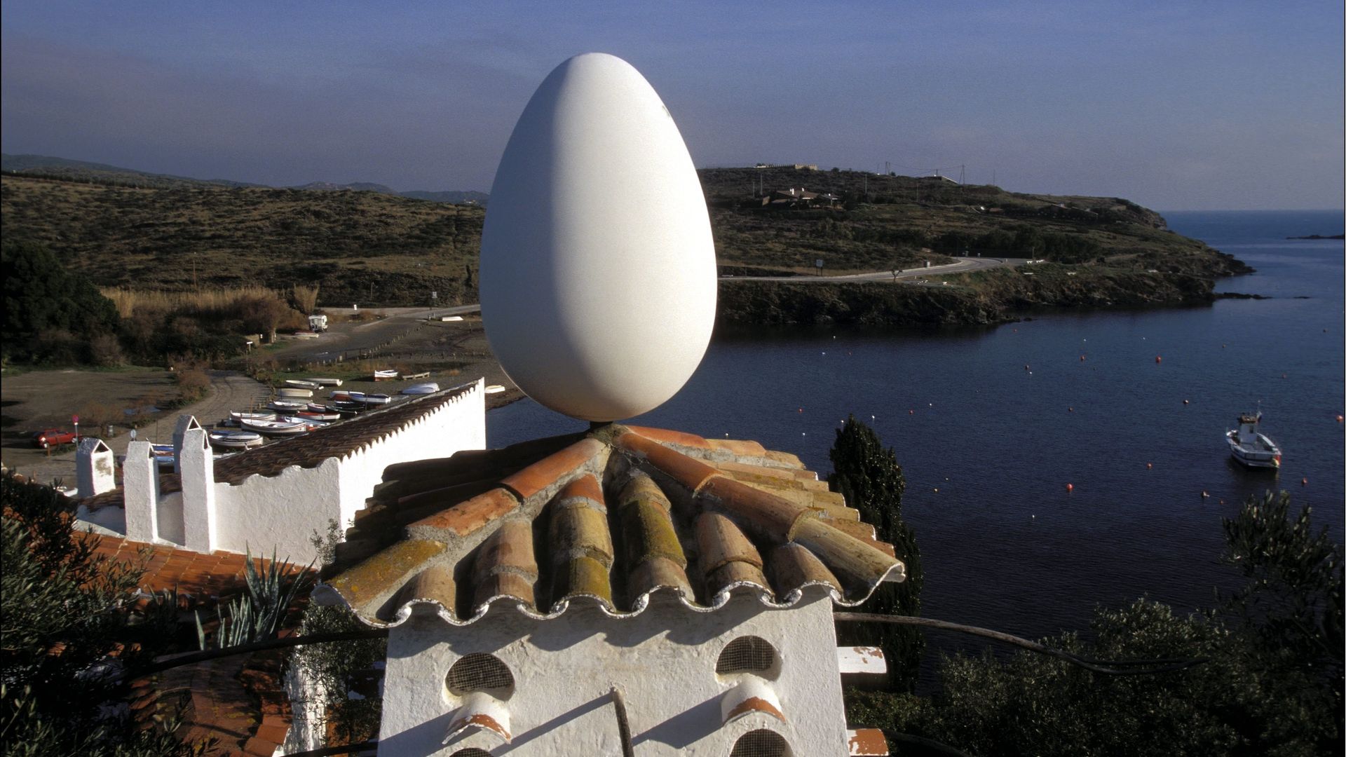 The Salvador Dali home and museum: the roof in Port Lligat, Spain on January 01, 1999 - Credit: Photo by Alain BENAINOUS/Gamma-Rapho via Getty Images