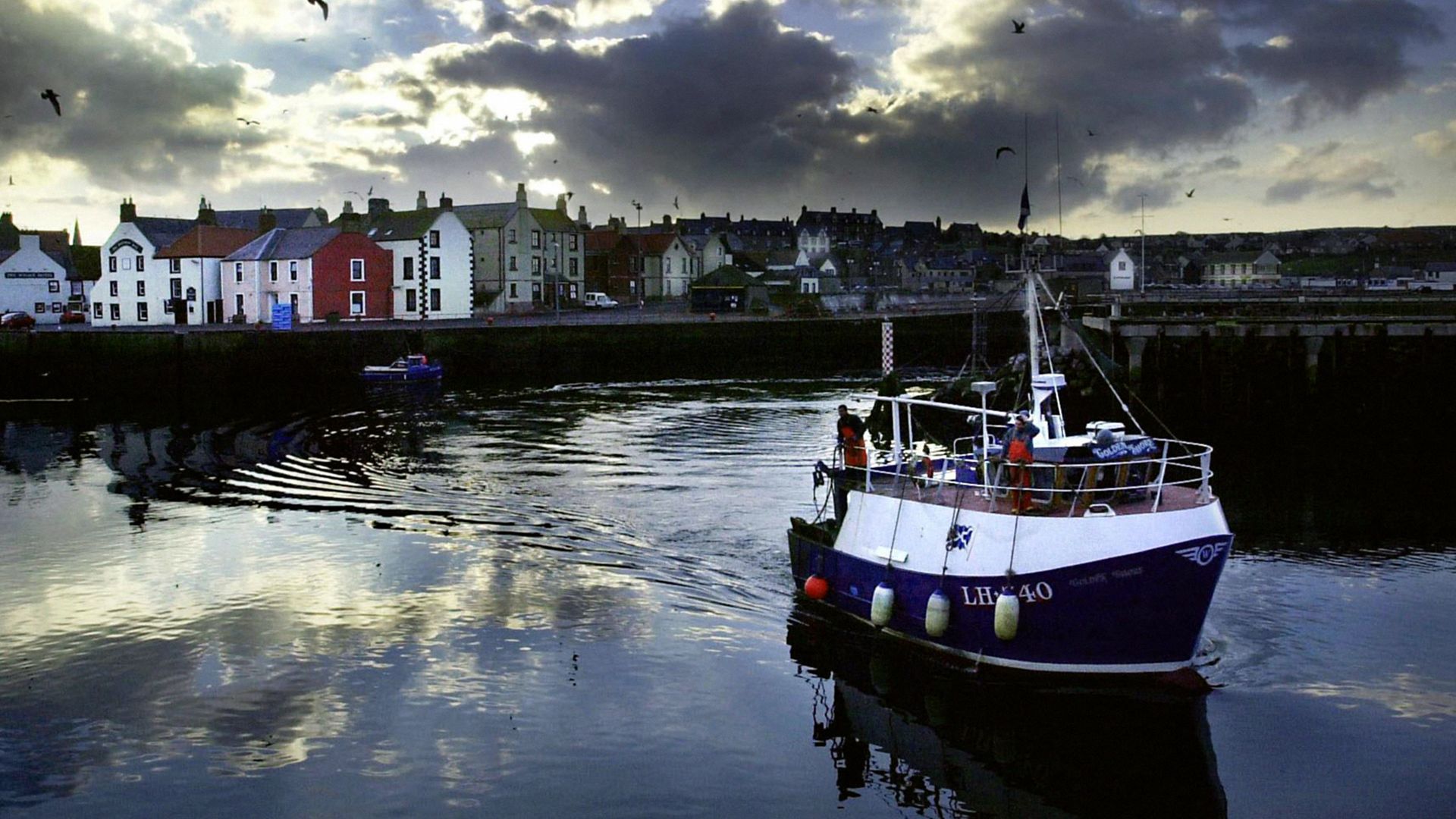 A trawler brings in its catch at Eyemouth harbour, in the Scottish Borders - Credit: PA