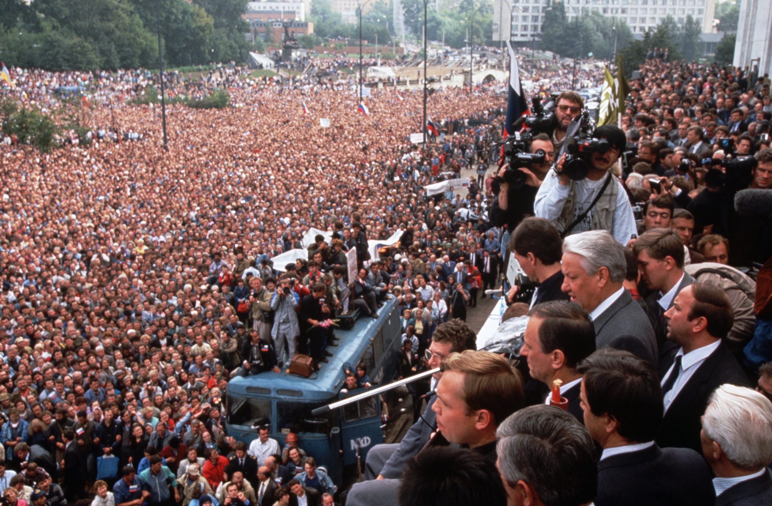 Boris Yeltsin rallies a huge crowd during resistance to the coup. Yet the hope he inspired proved misplaced