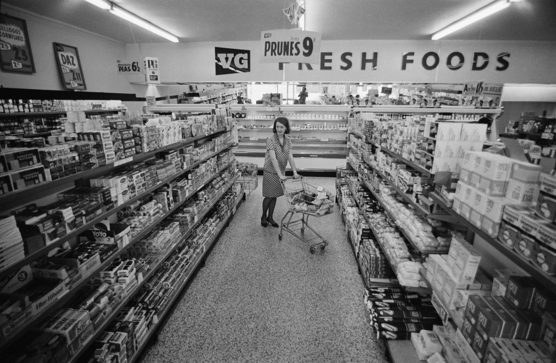 A woman shopper in a supermarket in 1968. Britain’s first fully self-service store had opened only 20 years earlier. Photo: William Lovelace/Daily Express/Getty Images