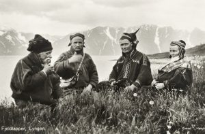 
1928 Lyngen Troms Norway group Mountain Sami people. Credit: T. Høegh/Wikimedia Commons
