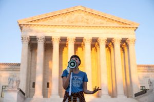 A pro-choice activist speaks outside the US Supreme Court in protest against the new Texas abortion law/ Photo: Drew Angerer/Getty Images.