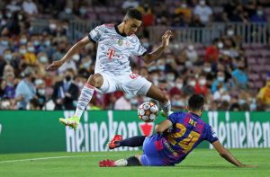 Jamal Musiala of Bayern
Munich leaps over the
challenge of Barcelona’s
Eric Garcia during their
3-0 win at Camp Nou in
the Champions League
opener
Photo: Urbanandsport/
NurPhoto via Getty Images