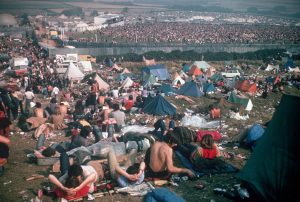 Festivalgoers on a hillside look
down on the jammed stage area
behind fences during the 1970
Isle of Wight Festival. Credit: Bettmann Archive
