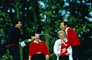 Seve Ballesteros, Sam Torrance,
Bernhard Langer and Team
Europe captain Tony Jacklin
celebrate victory at The Belfry
in 1985 – but success did not
always come so readily. Credit: David Cannon/Getty Images
