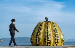 Yayoi Kasuma’s Yellow Pumpkin sculpture, one of which Angela Gulbenkian fraudulently claimed she would procure. Photo: Universal Images Group via Getty Images