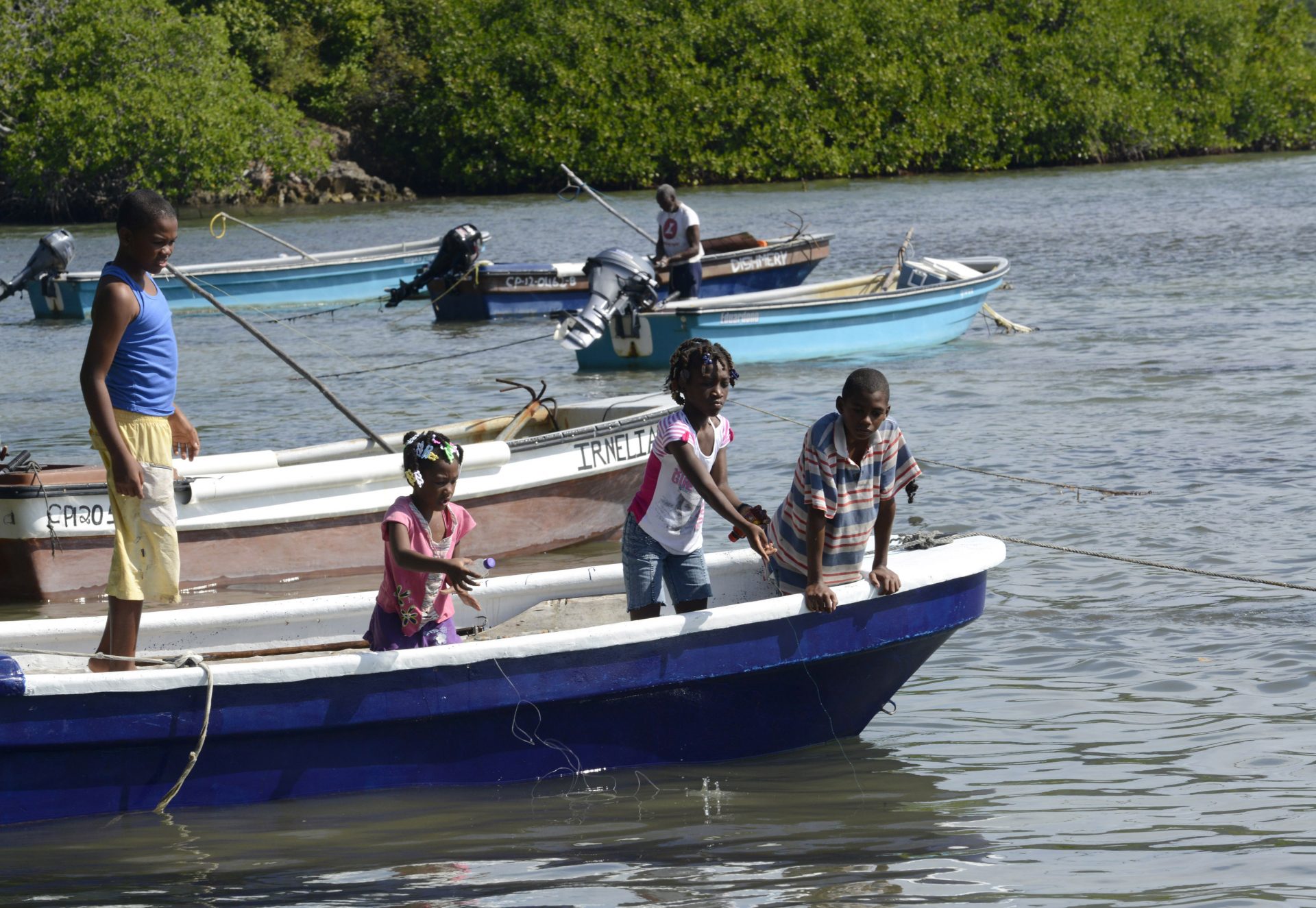 Children trying to catch small fish with their hooks and threads in Providencia, Colombia. Credit: 2014 Kaveh Kazemi