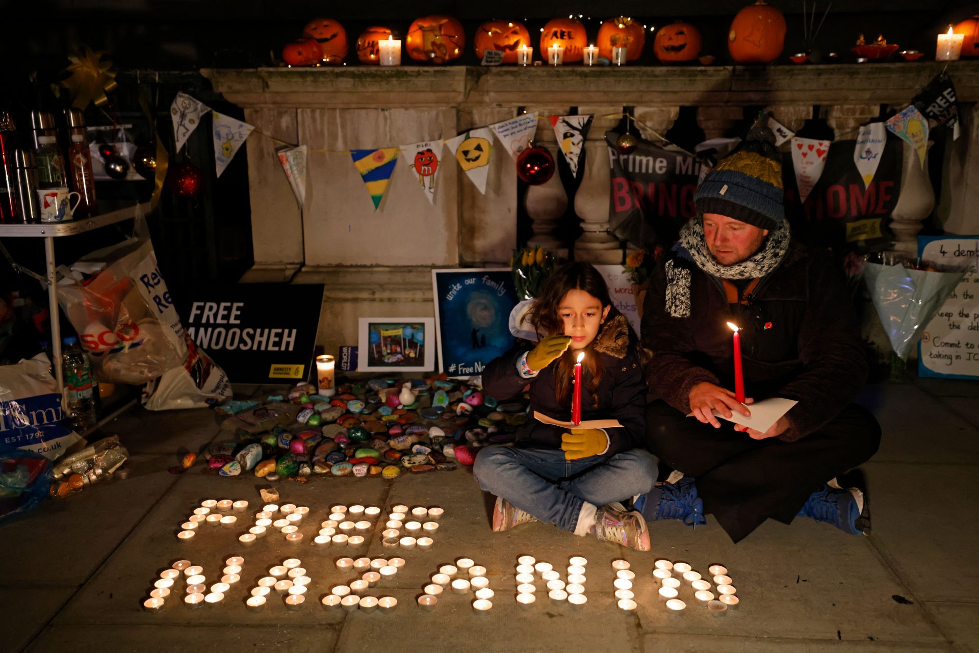 Richard Ratcliffe, with daughter Gabriella, continues his hunger strike outside the Foreign Office. Photo: Tolga Akmen/AFP via Getty Images