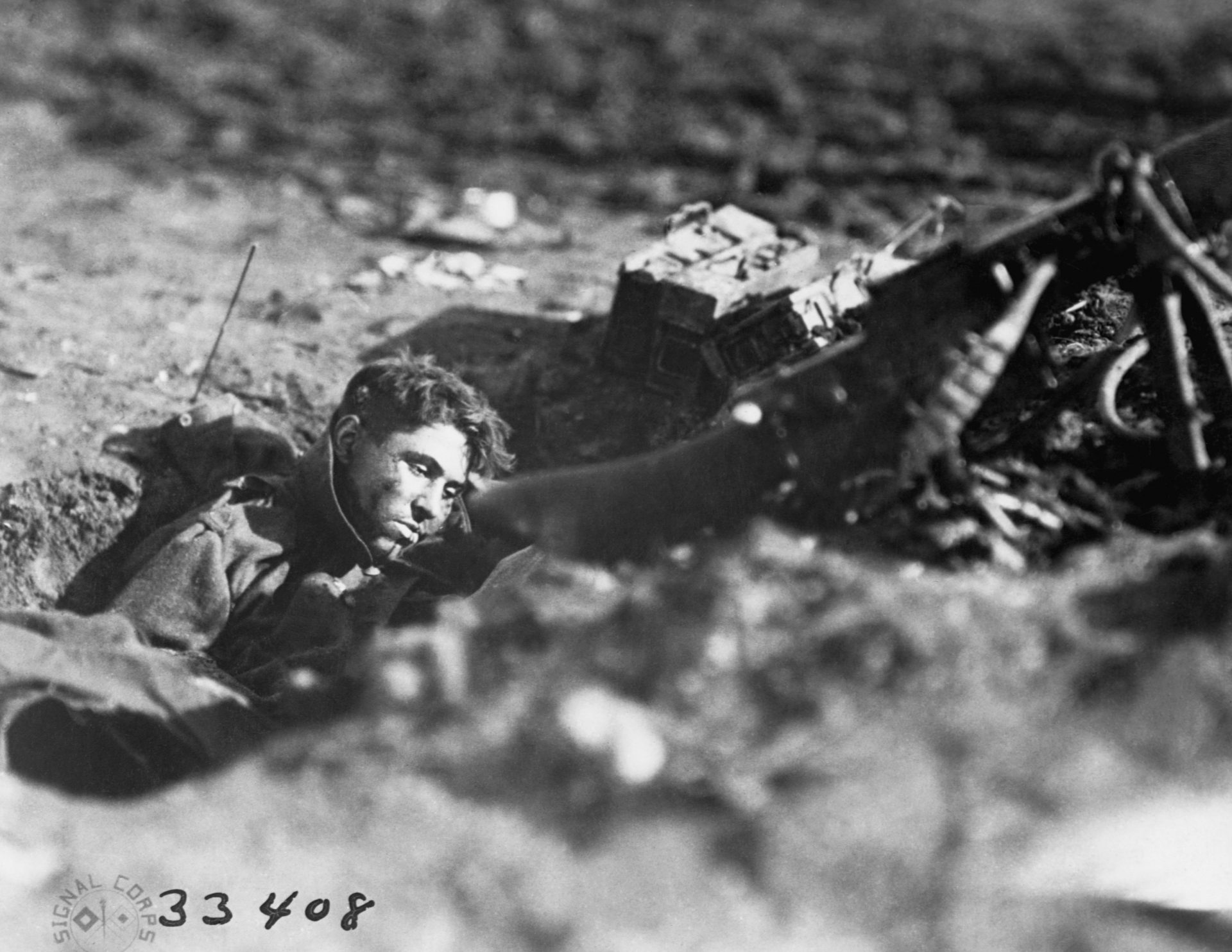 A dead German gunner in a machine-gun nest at Villers Devy Dun Sassey, France on November 4, 1918. | Location: Villers Devy Dun Sassey, France. Photo: Corbis via Getty Images.