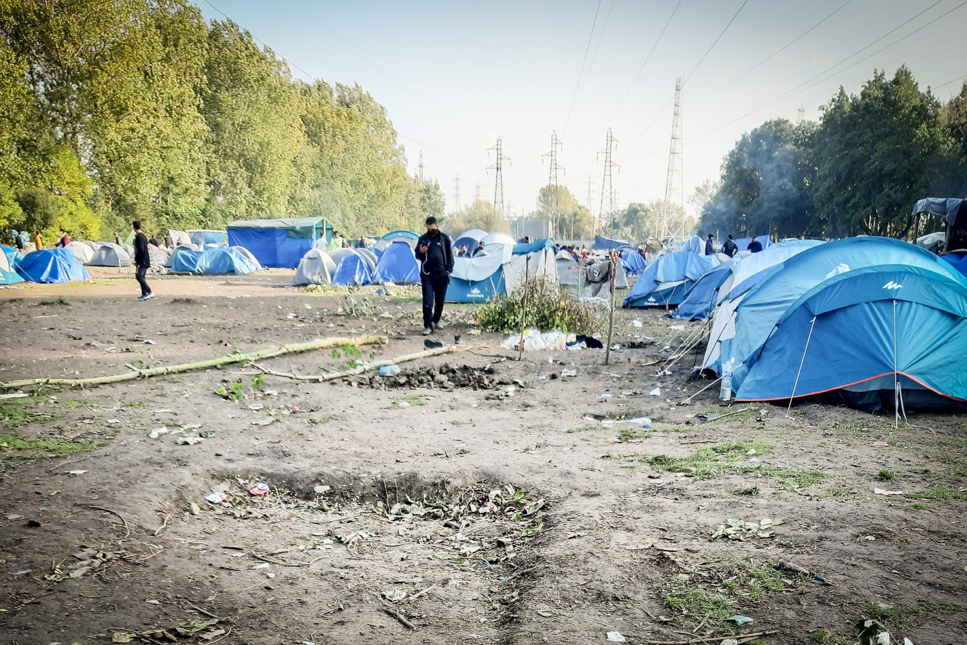 One of the slum located in Grande-Synthe, near the town of Dunkerque. A slum next to a railway where more than a thousand migrants live, mostly from Iraqi Kurdistan, Iran and Afghanistan. The camp was evicted  violently on 17th November by French Authorities, right one week before the brutal 24th November’s tragedy. All photos: Giacomo Sini.