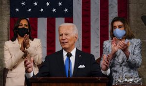 Joe Biden addresses
Congress as Kamala
Harris (L) and Nancy
Pelosi look on. Photo:
Melina Mara/Pool/
Getty Images