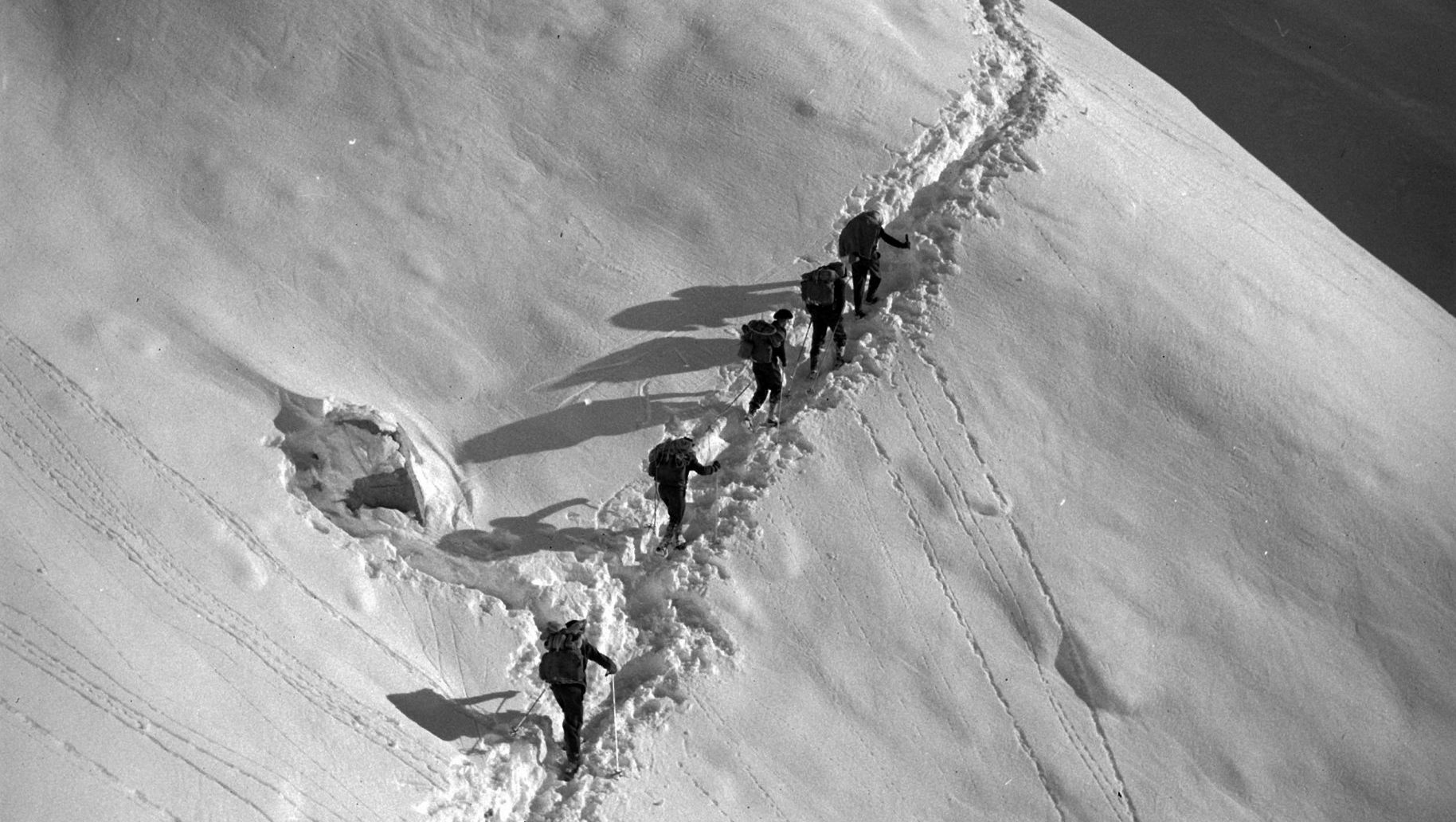 Rescuers at the site of the 1950 Mont Blanc plane crash Photo: RDB/ullstein bild
via Getty Images.