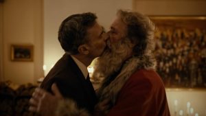 Santa kisses Harry in the acclaimed advert. Photo: Norwegian Post Office.