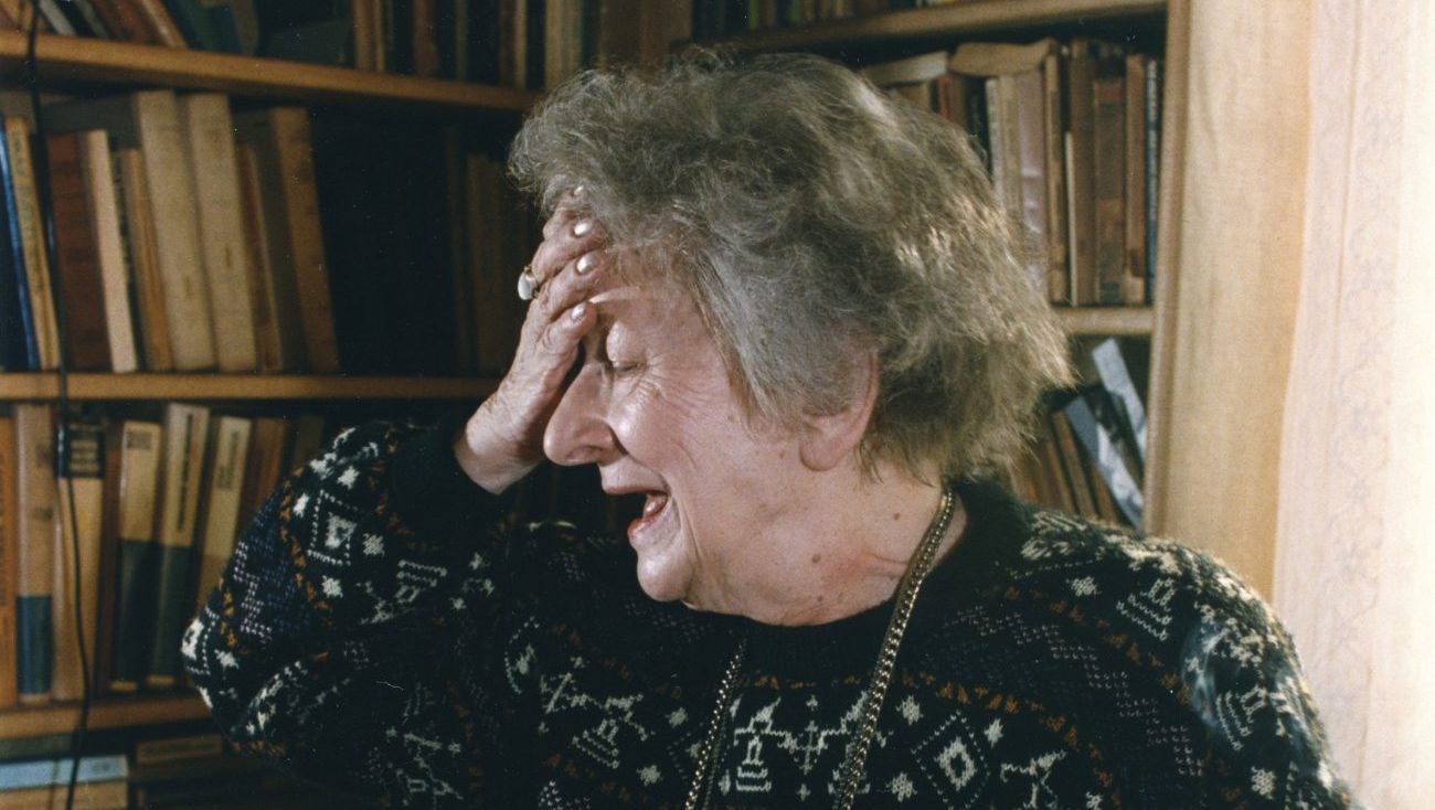 Wislawa Szymborska, Polish poet and laureate of the 1996 Nobel Prize in Literature, at her home in Krakow in 1997. Photo by Wojtek Laski/
Getty Images