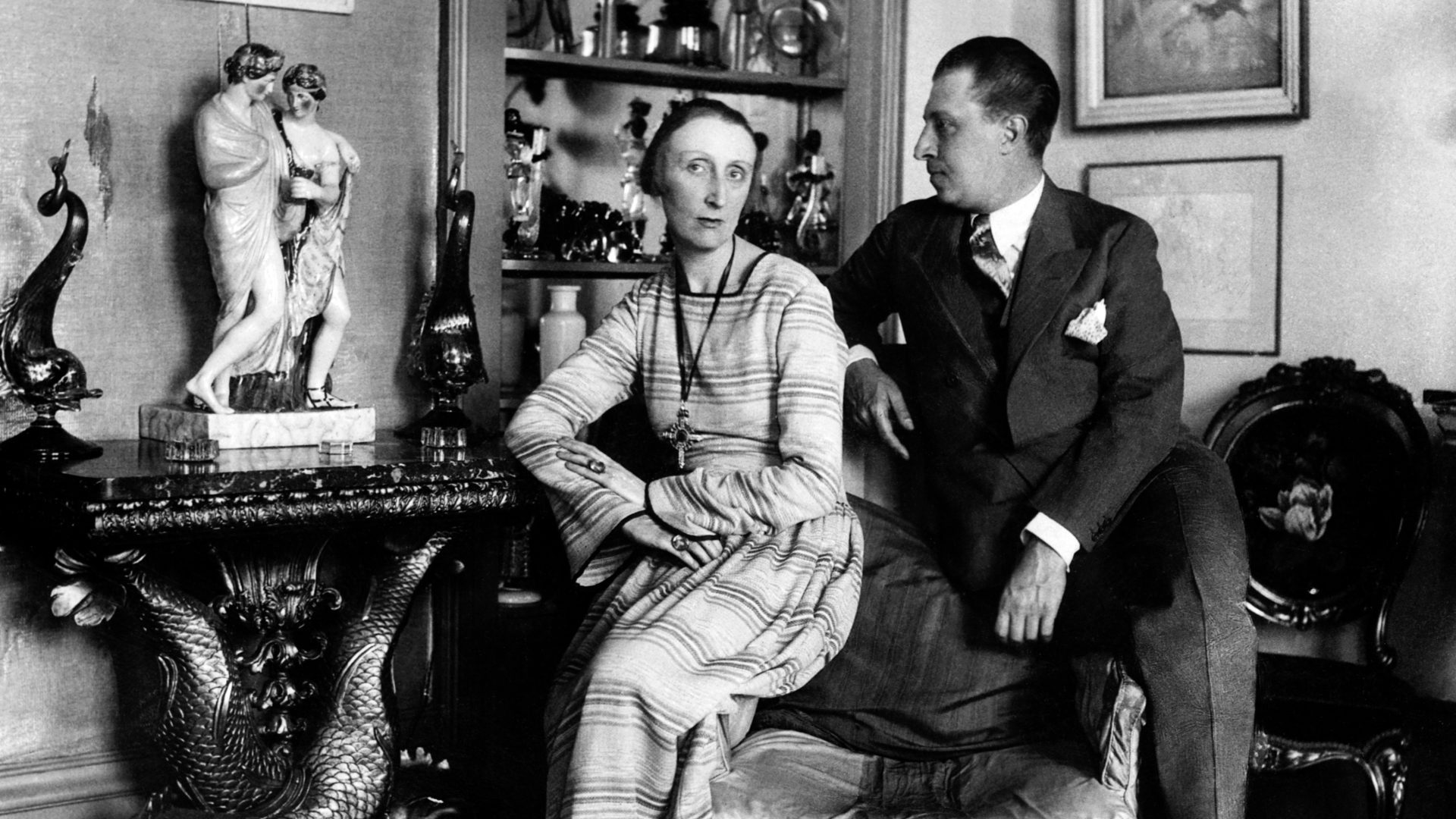 Dame Edith Sitwell with her brother, Sir Osbert Sitwell. Photo: Hulton-Deutsch/Corbis/
Getty
