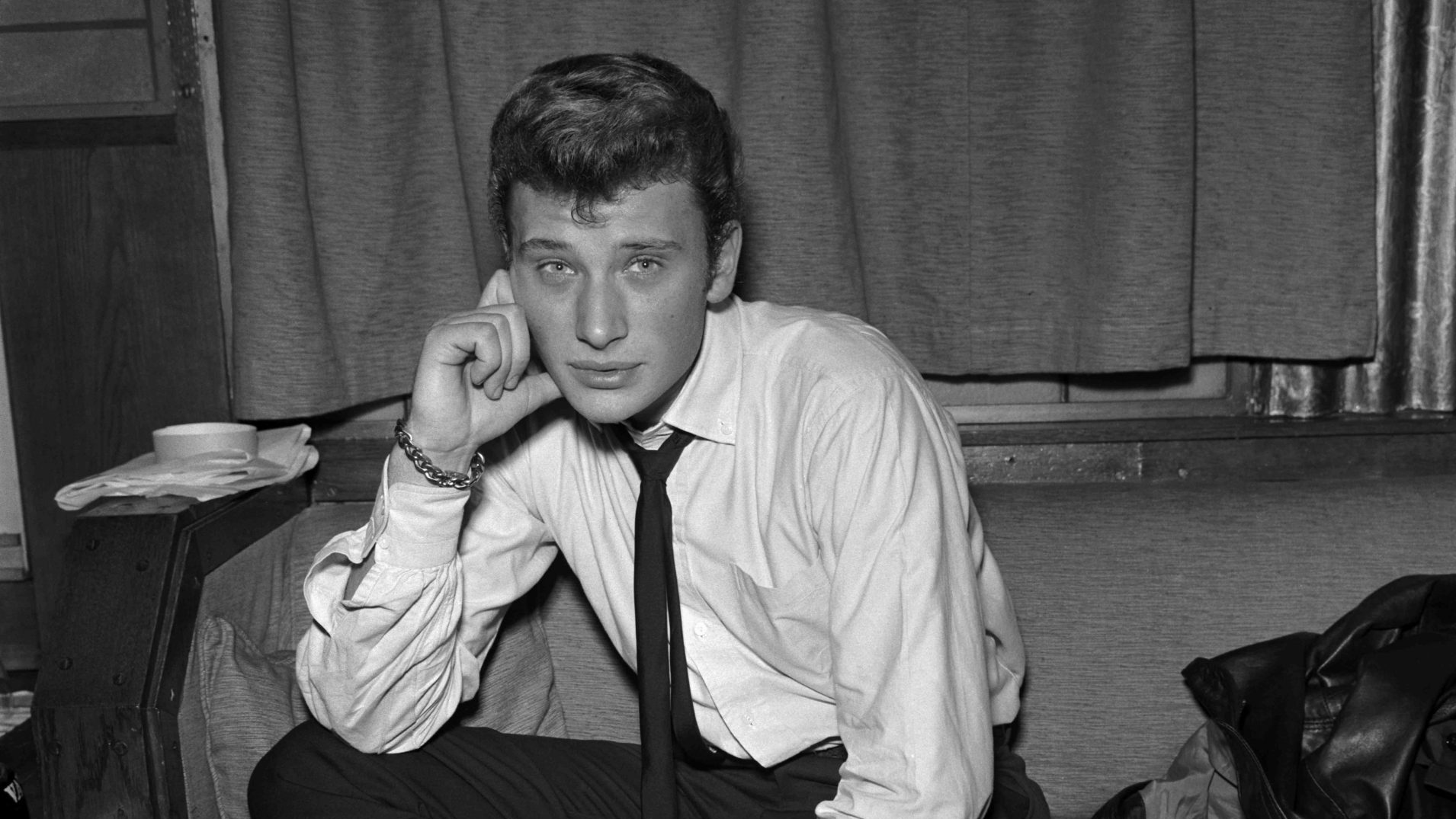 Johnny Hallyday backstage, 1960 (Photo: Getty)