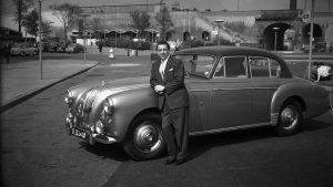 Mantovani in London, 1954, the year his orchestra’s recording of Cara Mia with 
vocalist David Whitfield spent 10 weeks at No. 1 (Photo: Harry Hammond/
V&A Images/Getty)