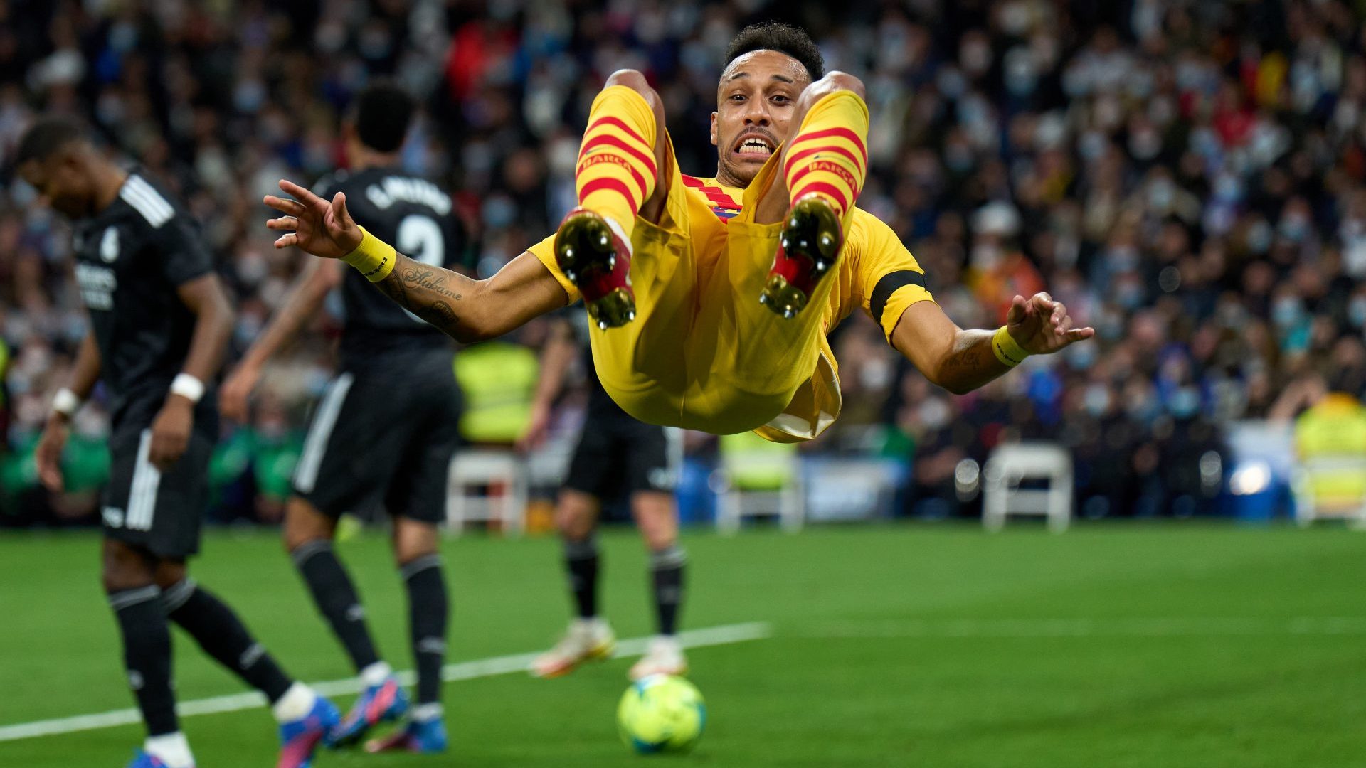 Aubameyang celebrates 
after scoring the first goal (Photo: Ángel Martínez/Getty)
