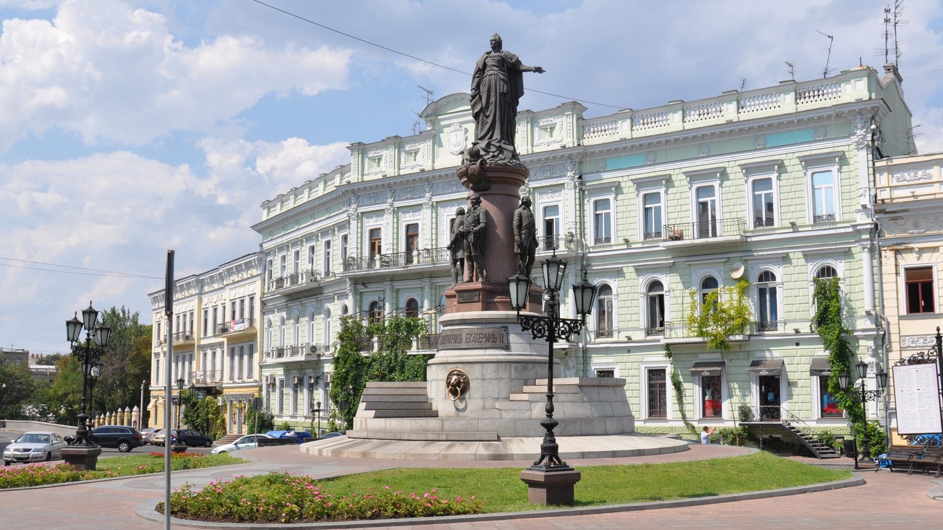 Monument to the founders of Odessa: Catherine and her companions José de Ribas, François Sainte de Wollant, Platon Zubov and Grigory Potemkin (Photo: SegeKot/Wikipedia)