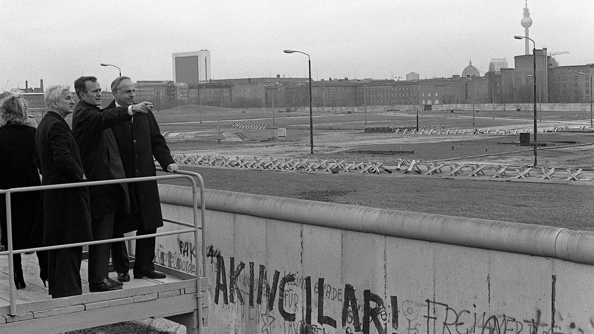 US vice-president George HW Bush looks over the Berlin Wall into East Berlin, escorted by the German chancellor, Helmut Kohl. Photo: HUM Images/Universal/Getty