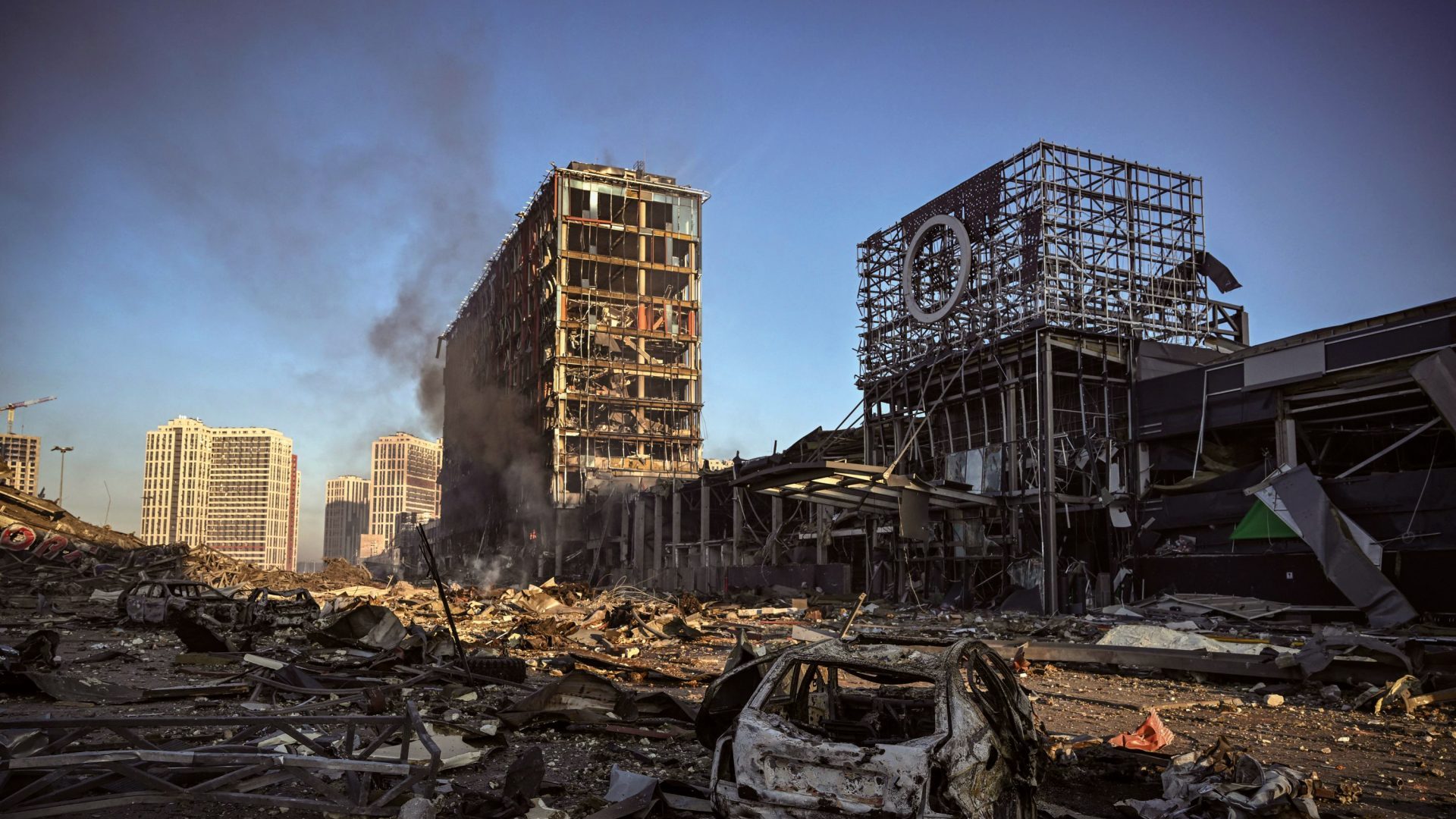 Retroville shopping mall in northwest
Kyiv smoulders after being hit by a Russian missile. Several people were killed in the attack. Photo: Matthew Hatcher/SOPA