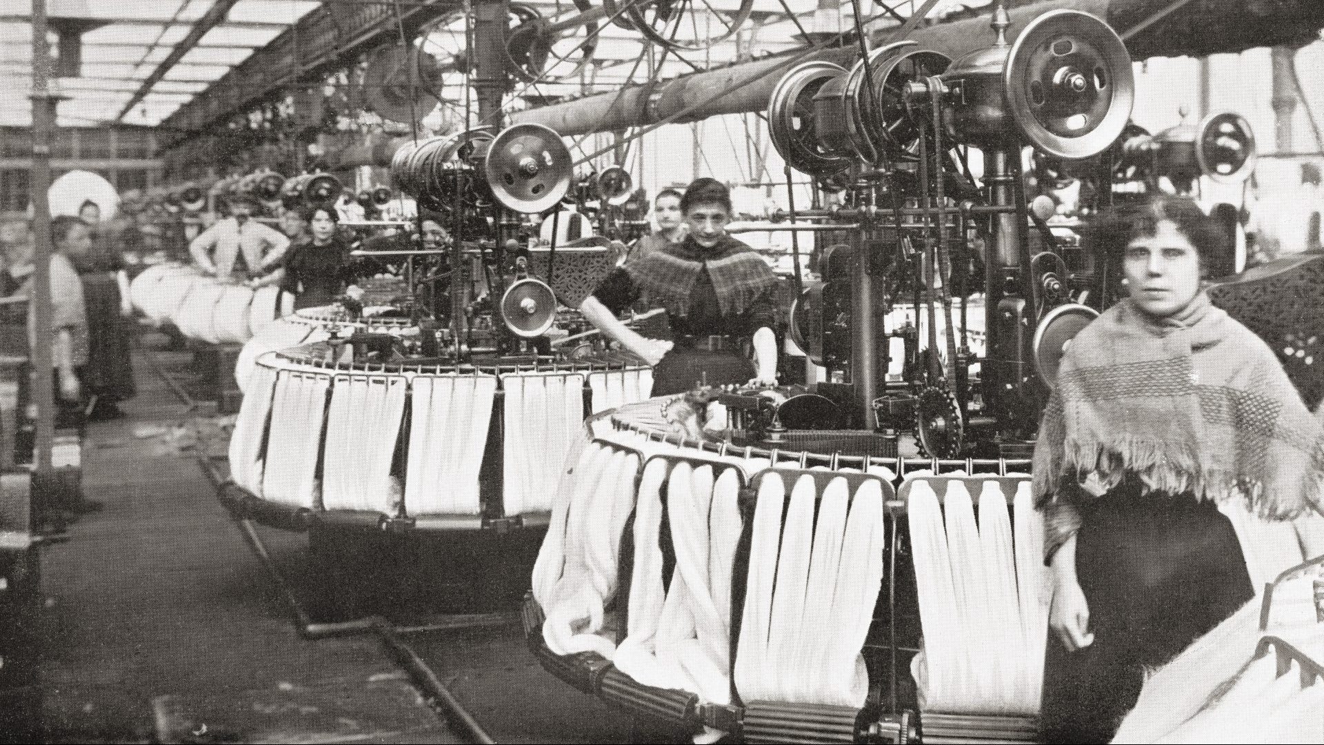 Smith’s woolcombing works in Bradford, West Yorkshire, in 
the late 19th century
Photo: Universal History Archive/Getty