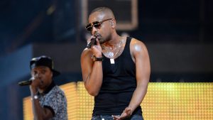 Alonzo performing on stage at the Stade de France (Photo: Pierre Andrieu/AFP)