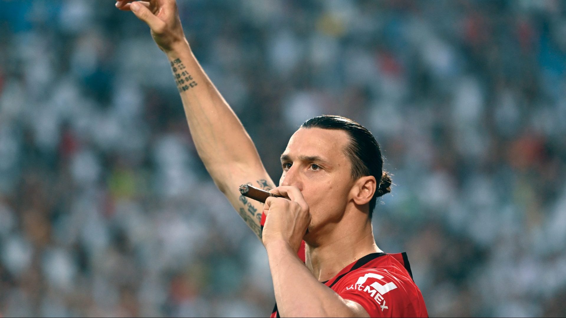 Zlatan Ibrahimovic of AC Milan celebrates the Serie A title (Photo: Chris Ricco/Getty)