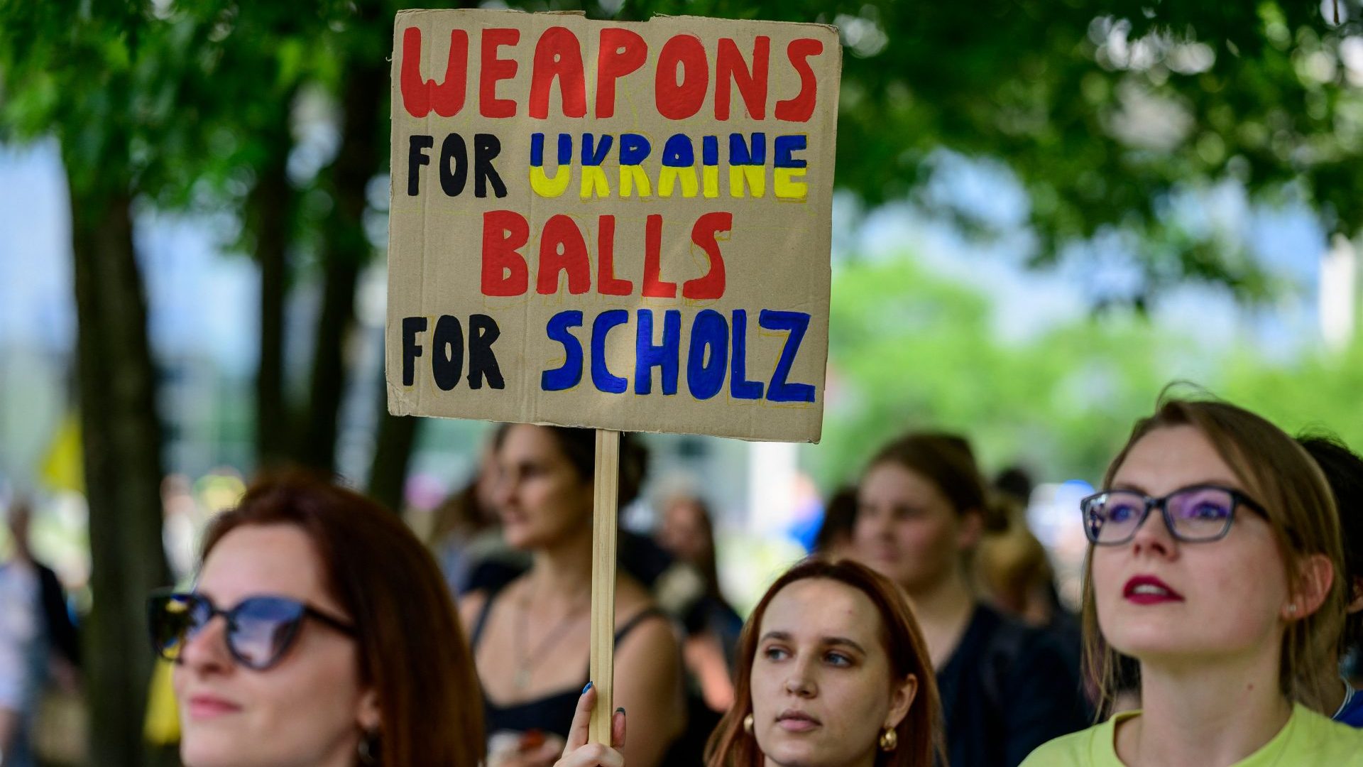 Protesters in Cologne call for Germany to arm Ukraine, June 11. Photo: Ying Tang/NurPhoto/Getty