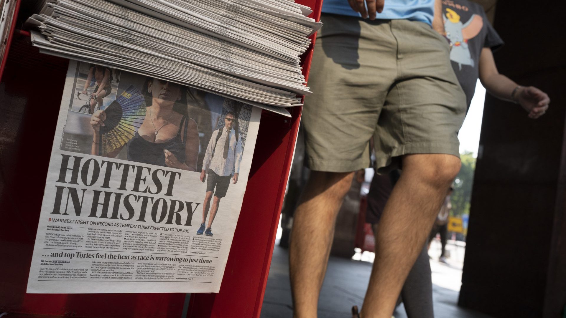 Copies of the Evening Standard at Victoria station reports on the hottest day in UK history (Photo by Richard Baker / In Pictures via Getty Images)