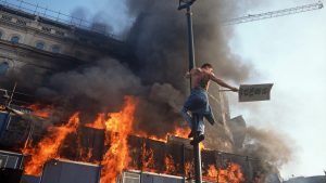 Trafalgar Square in 
flames during anti-poll tax riots, March 1990. Photo: Richard Baker/In Pictures/Getty