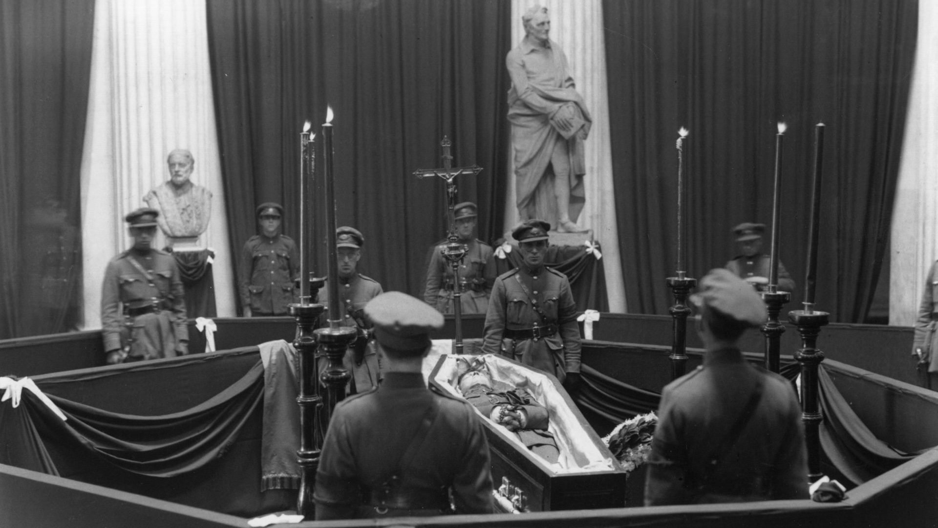 Michael Collins lying in state in Dublin, after his death in an ambush in County Cork. Photo: Central Press/Getty