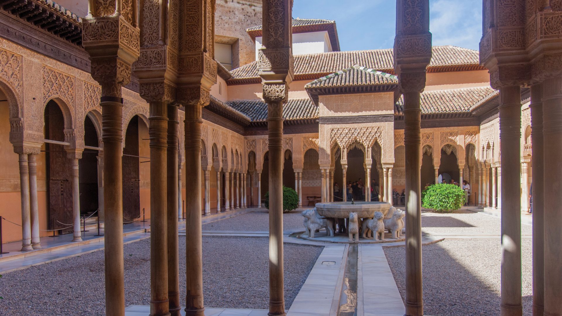 The Court of the Lions at the Alhambra in Granada, an example of Islamic Moorish architecture and garden design featuring water channels, columned galleries to create shade and white marble to reflect heat. Photo: Wolfgang Kaehler/
LightRocket/Getty