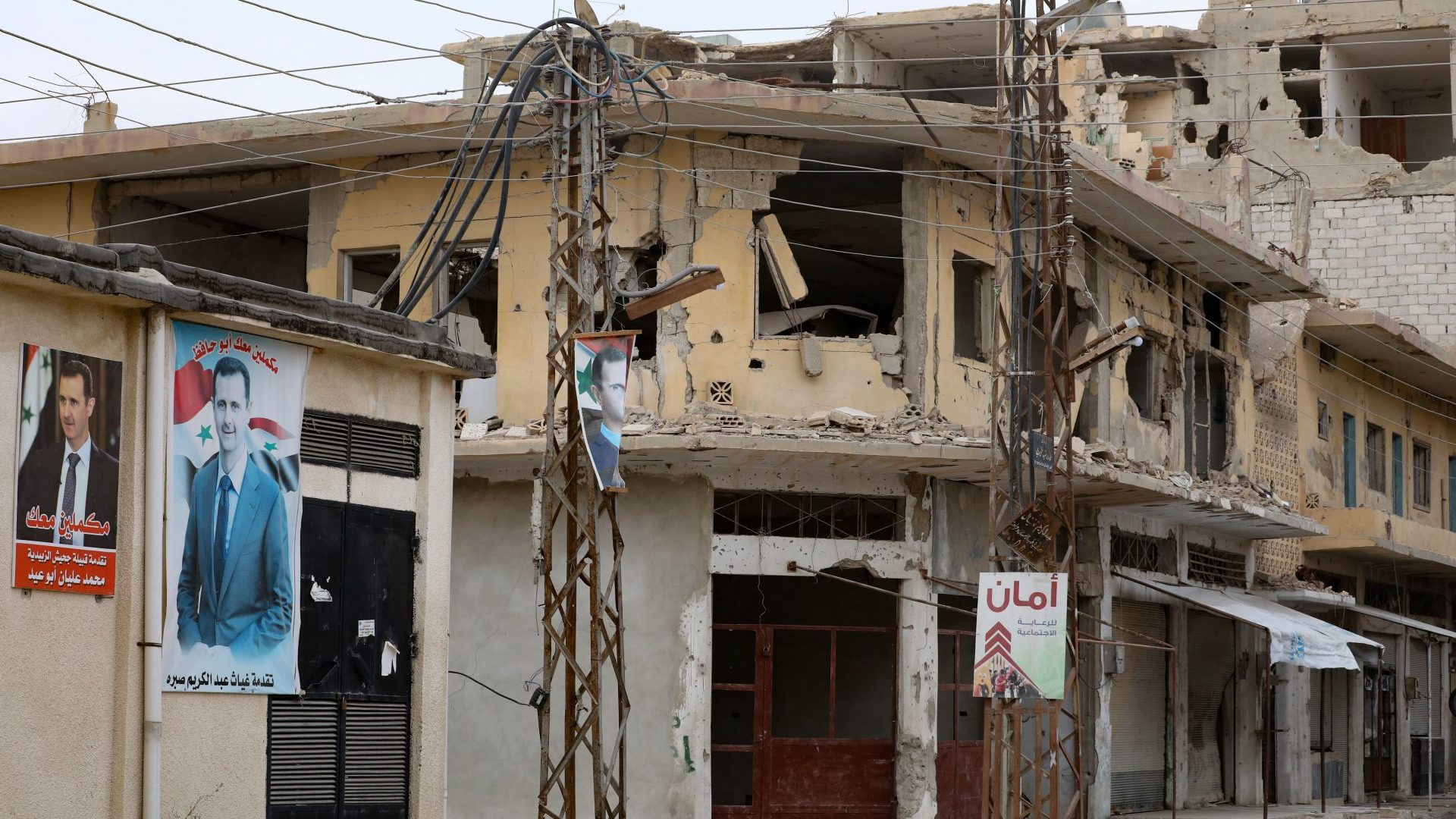 This picture shows the damage in a street in the central Syrian town of al-Qaryatain in the Homs province. Photo: LOUAI BESHARA / AFP) (Photo by LOUAI BESHARA/AFP via Getty Images