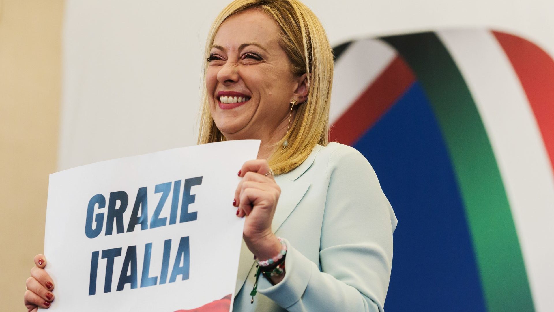 Giorgia Meloni is seen holding a placard quoting "Thanks Italy" in the press room. Photo: Valeria Ferraro/SOPA Images/LightRocket via Getty Images