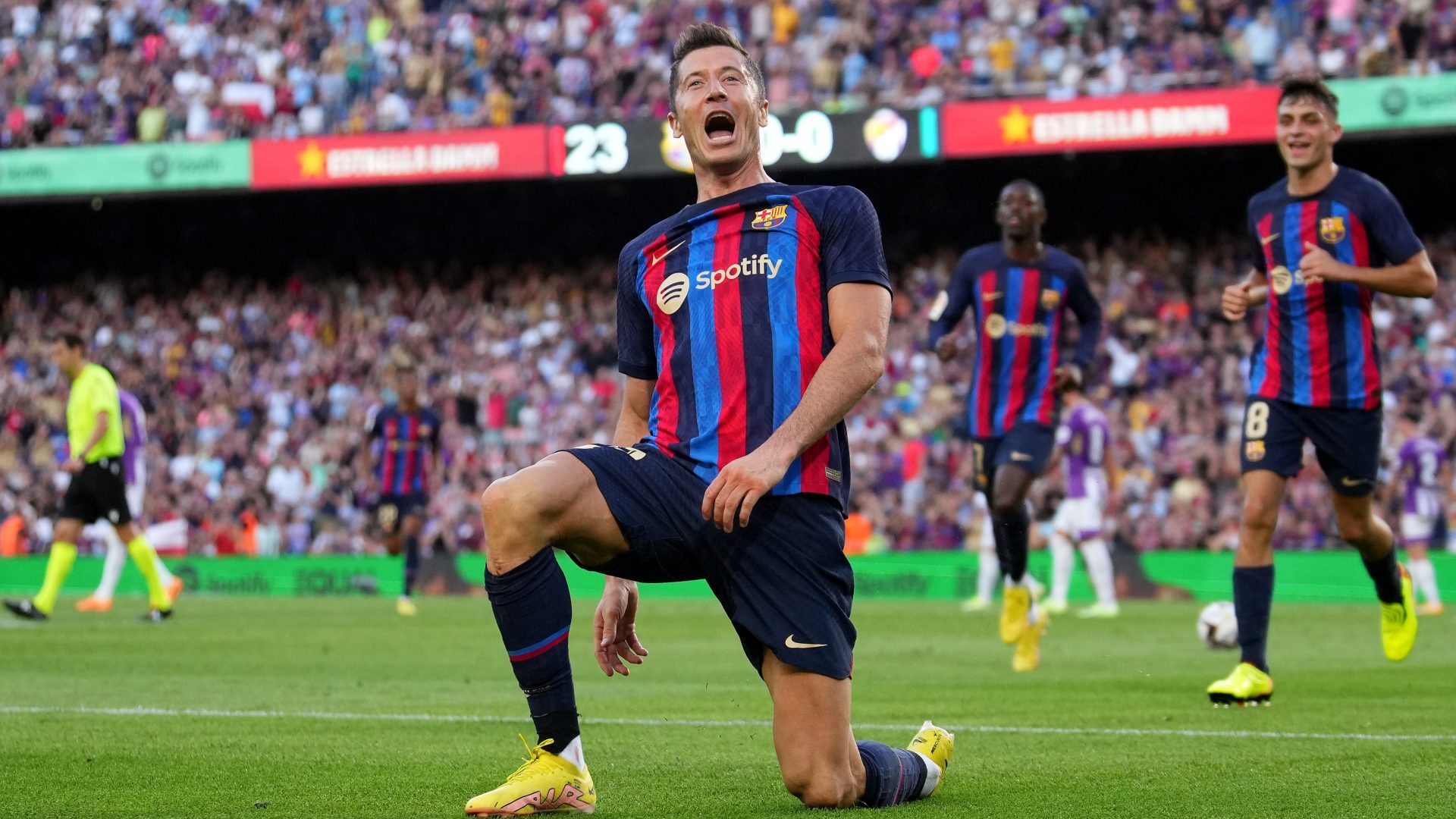 Barcelona’s Robert 
Lewandowski 
celebrates a goal against Real Valladolid. Photo: Alex Caparros/
Getty