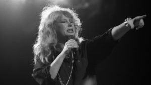 Alla Pugacheva performs at the Carré 
in Amsterdam, 1987. Photo: Frans 
Schellekens/Redferns