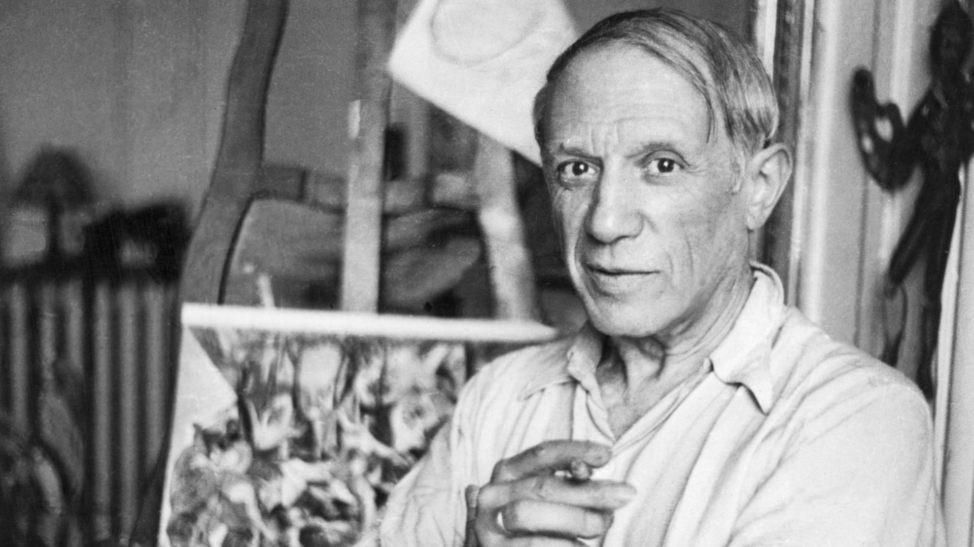 Pablo Picasso poses in his Paris studio, circa 1920. Photo: Bettmann/Getty