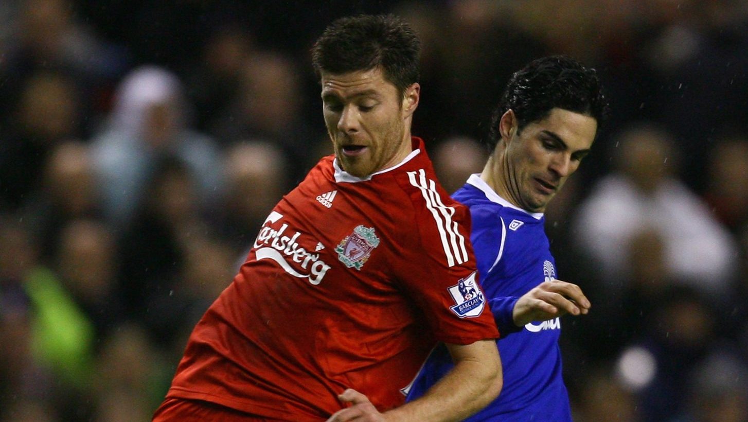 Childhood friends Xabi 
Alonso (left) and Mikel 
Arteta in their days with 
Liverpool and Everton. Photo: Alex Livesey/Getty