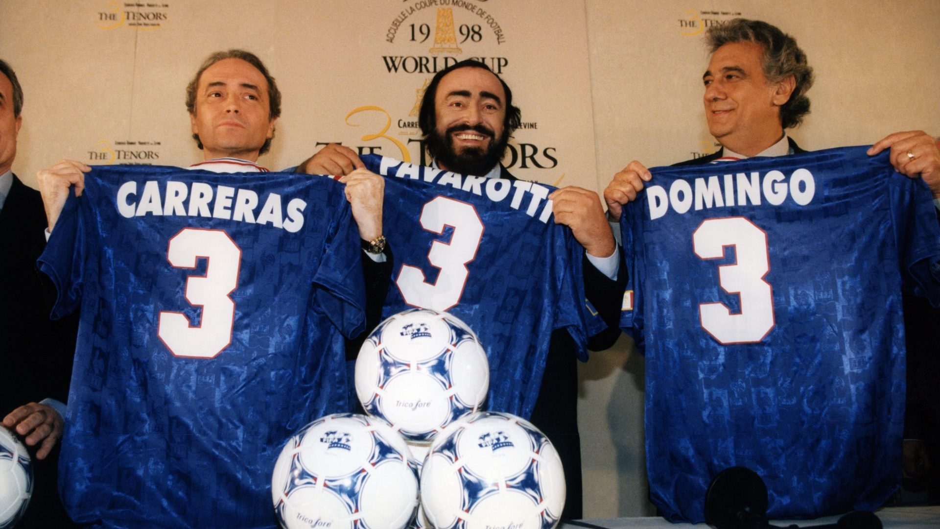 The Three Tenors announce their concert for the 1998 
World Cup performed at the foot of the Eiffel Tower. Photo: Alain Benainous/
Gamma-Rapho/Getty