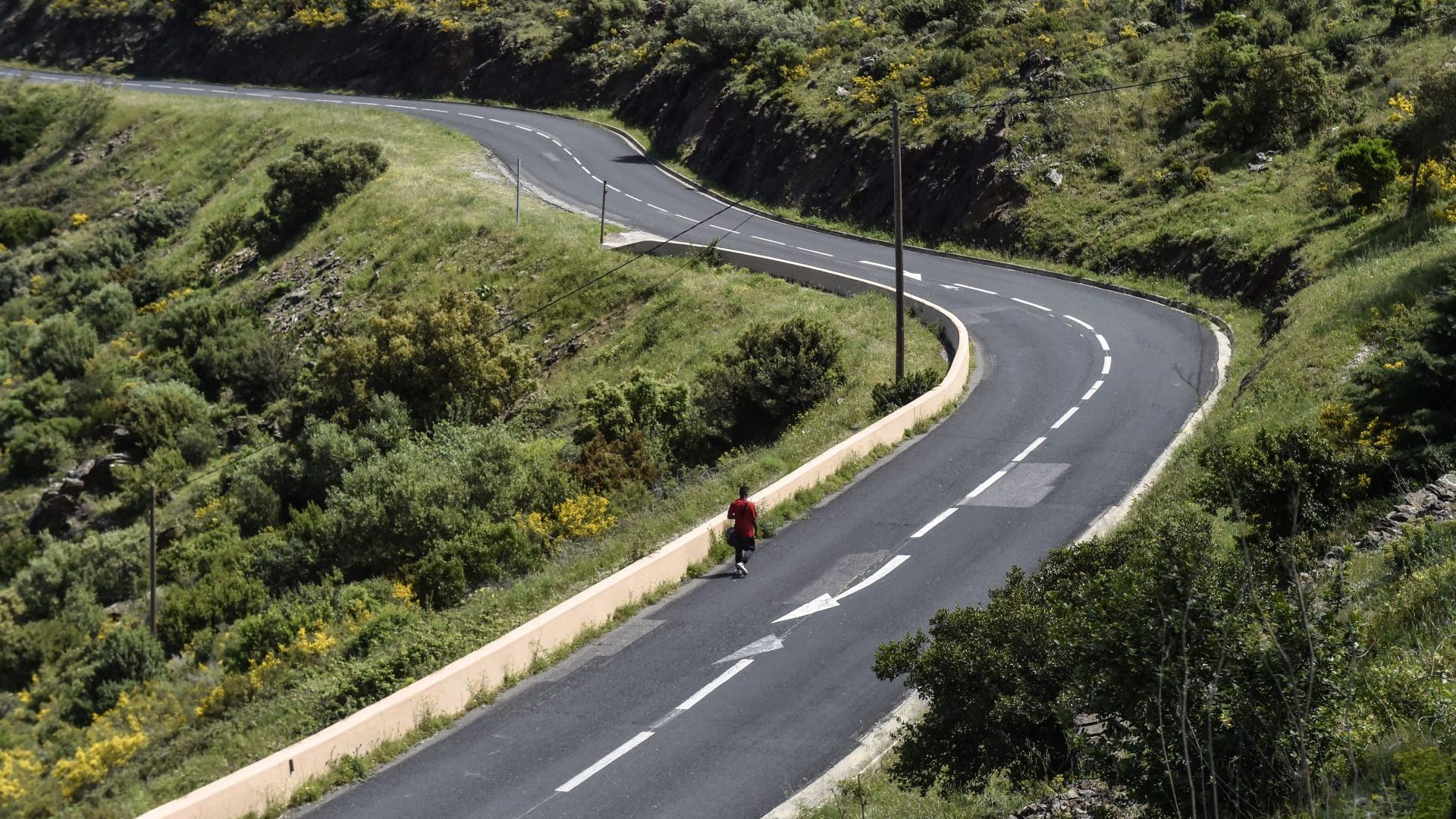A young migrant who has just crossed the Franco-Spanish border walks towards the town of Cerbere. Photo: RAYMOND ROIG / AFP
