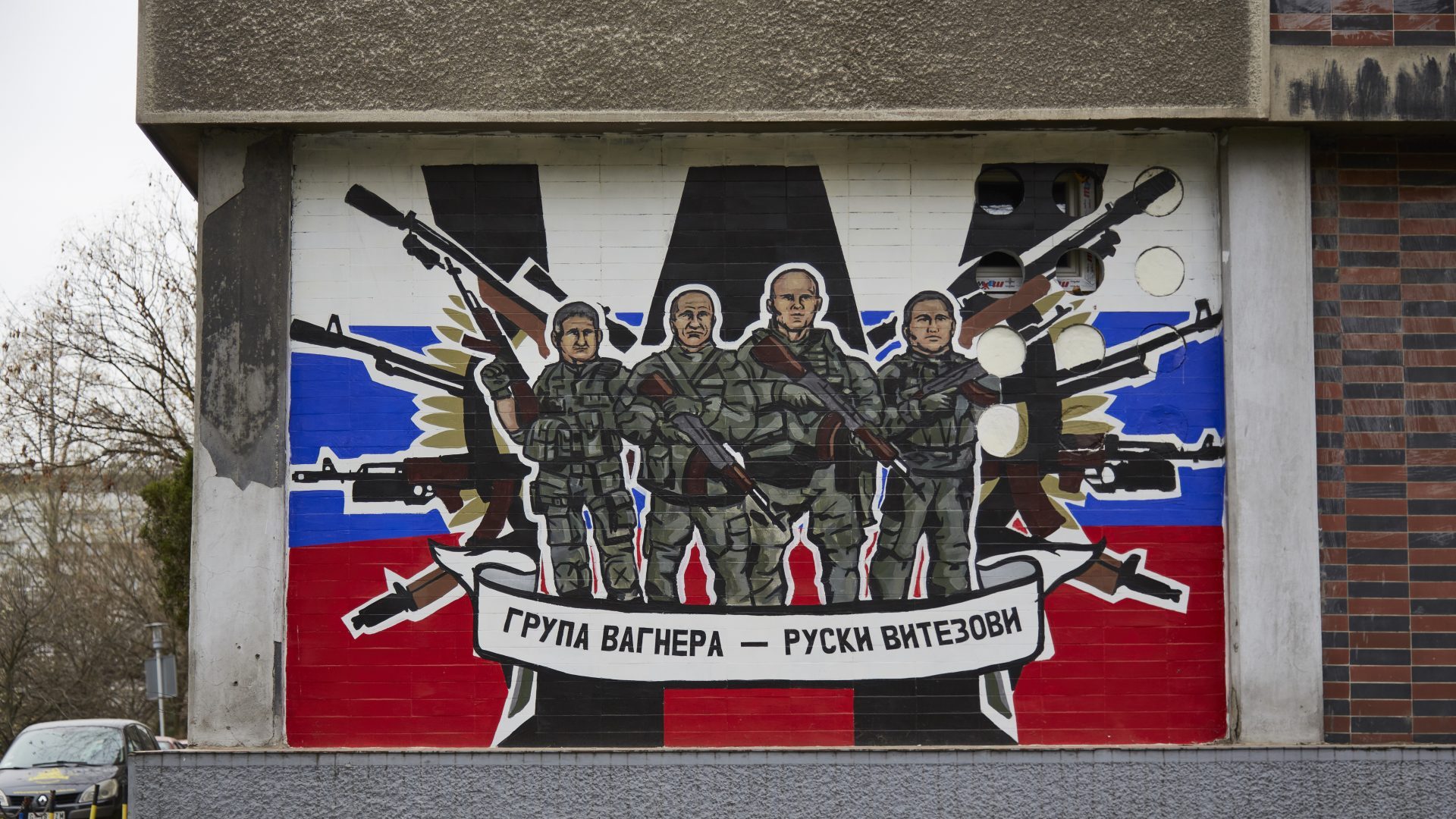 A mural in Belgrade, Serbia praises the Russian Wagner group and its mercenaries fighting in Ukraine. Photo: Pierre Crom 
