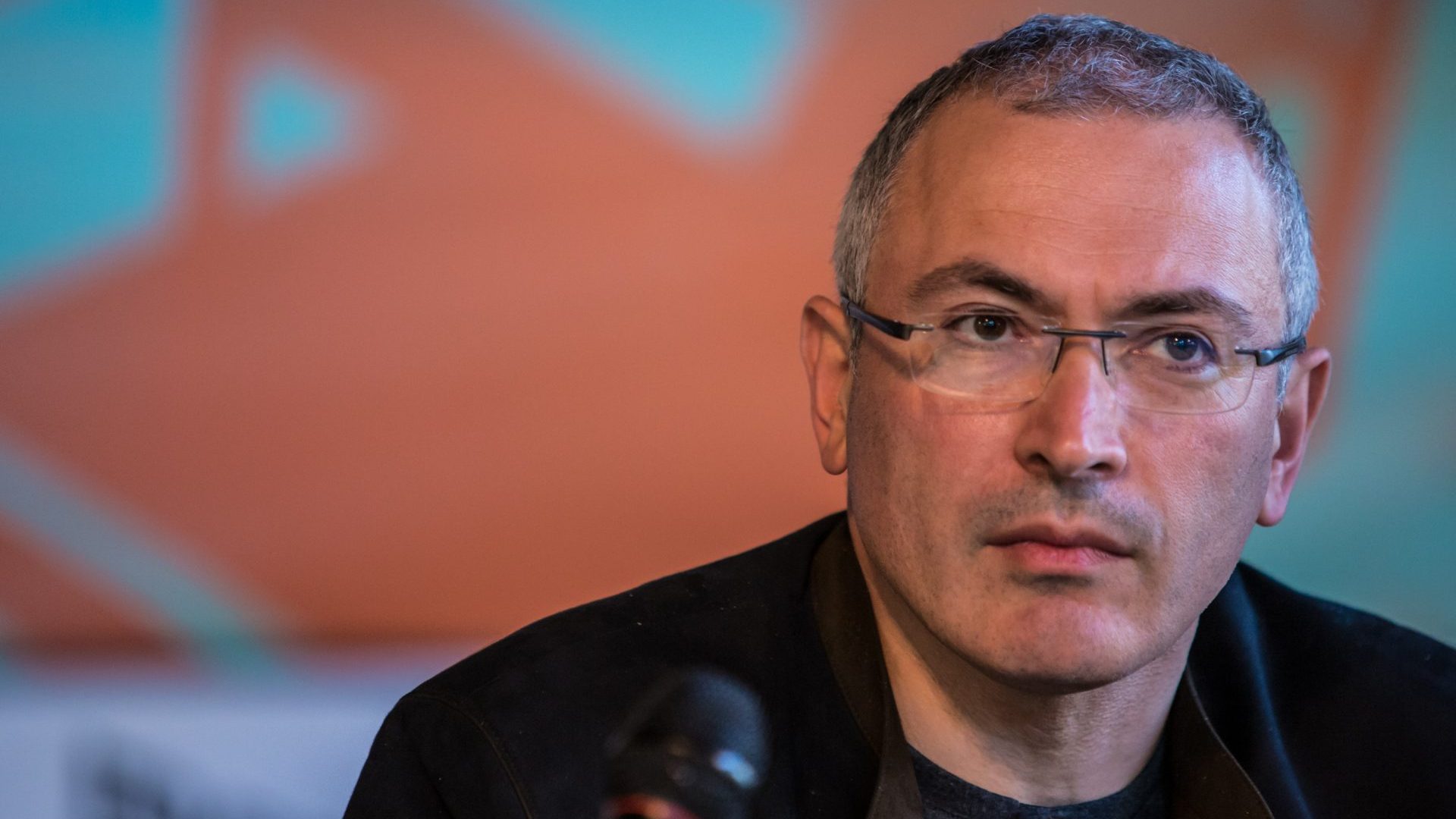 Mikhail Khodorkovsky visiting Eastern Ukraine in 2014 to meet with local businessmen and members of the public regarding the political crisis there. Photo: Brendan Hoffman/Getty Images