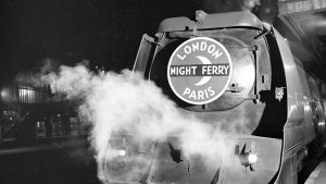 A Merchant Navy class express locomotive waits at Dover to take the night train from Paris to London Victoria, 1952. Photos: TopFoto