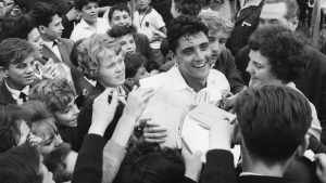 French singer Sacha Distel surrounded by fans. Photo: Pierre Vauthey/Sygma/Getty
